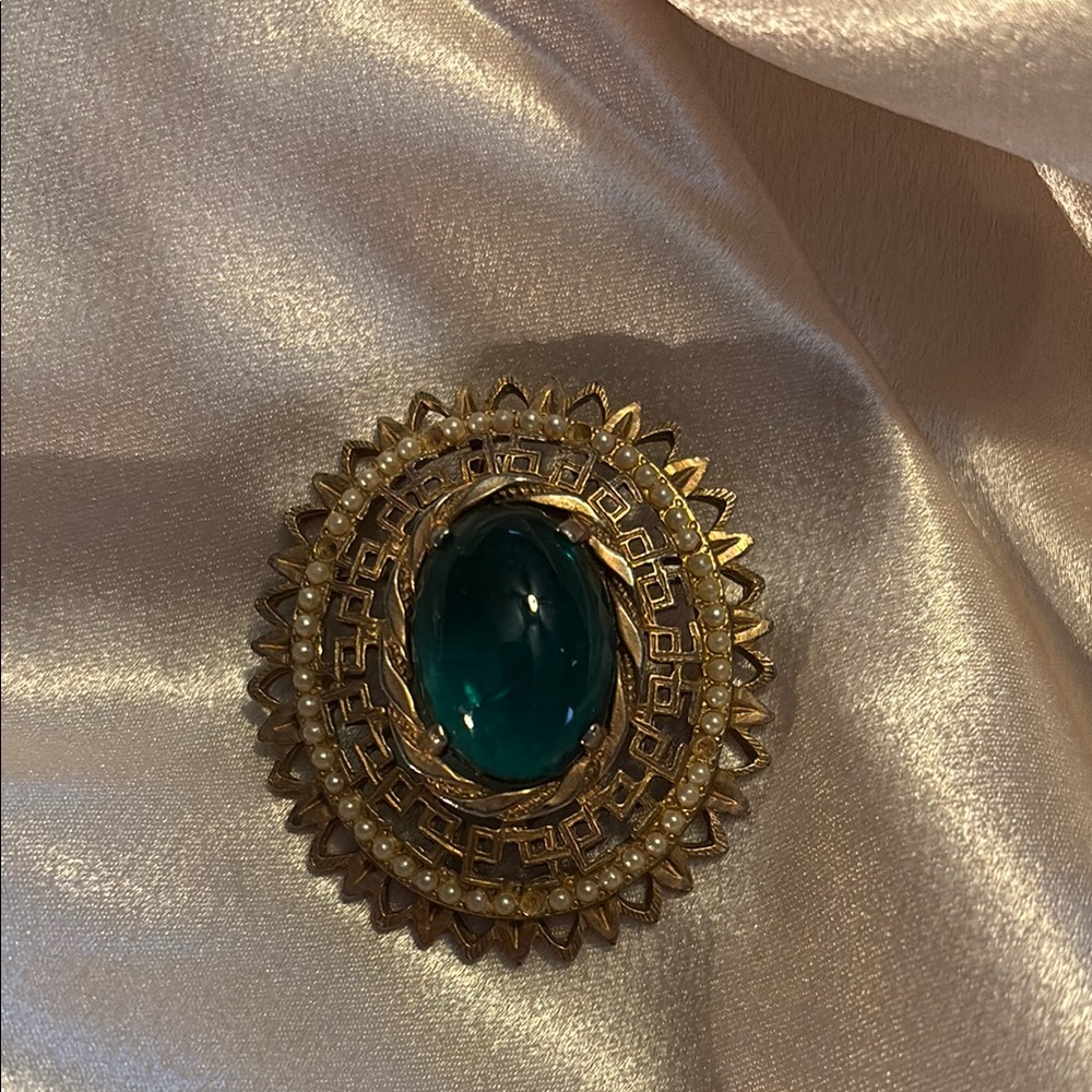 Vintage Victorian-Inspired Green and Gold Filigree Brooch